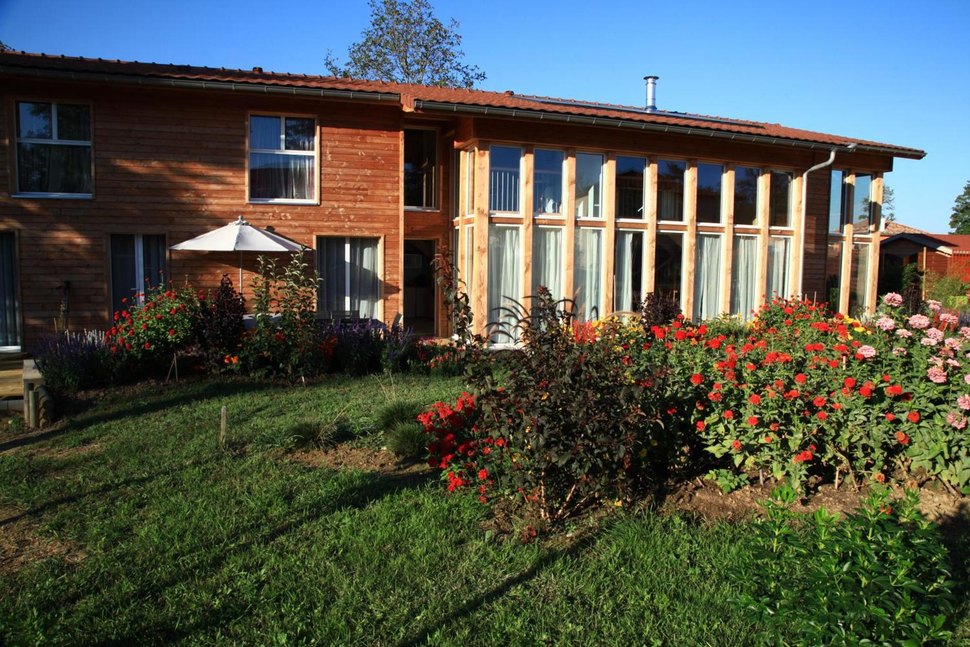 Maison Addama Neyron Экстерьер фото
